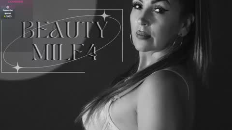 Snapshot of beauty_milf4 chatting on October 12, 11:53 am Chantall online show from October 12, 11:53 am