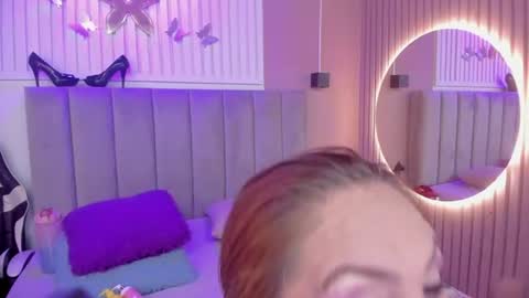 Snapshot of beauty_milf4 chatting on July 17, 11:39 am Chantall online show from July 17, 11:39 am