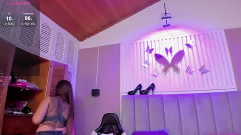 Snapshot of beauty_milf4 chatting on July 24, 11:30 am Chantall online show from July 24, 11:30 am