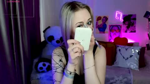 Snapshot of beauty_sashaxx chatting on April 25, 2:14 pm beauty Sasha online show from April 25, 2:14 pm