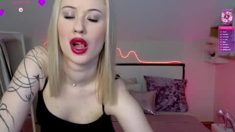 Snapshot of beauty_sashaxx chatting on April 29, 5:30 pm beauty Sasha online show from April 29, 5:30 pm