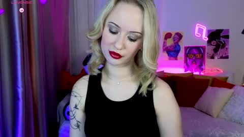 Snapshot of beauty_sashaxx chatting on May 11, 2:23 pm beauty Sasha online show from May 11, 2:23 pm