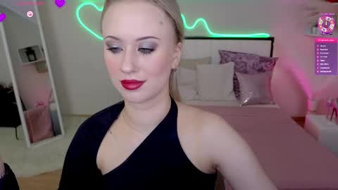 Snapshot of beauty_sashaxx chatting on May 12, 2:58 pm beauty Sasha online show from May 12, 2:58 pm