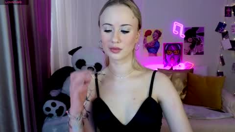 Snapshot of beauty_sashaxx chatting on May 20, 2:23 pm beauty Sasha online show from May 20, 2:23 pm