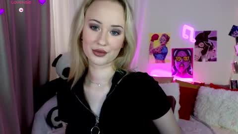 Snapshot of beauty_sashaxx chatting on June 1, 3:14 pm beauty Sasha online show from June 1, 3:14 pm