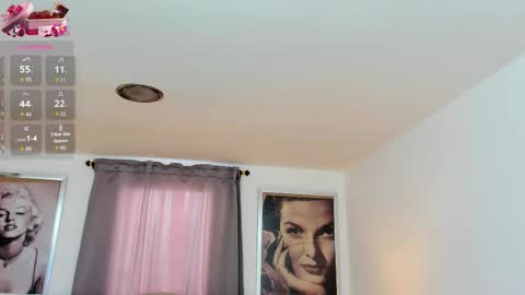 Snapshot of beautyari_ chatting on October 1, 12:22 pm Ariana Reyes online show from October 1, 12:22 pm