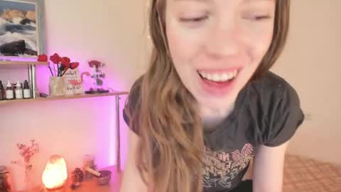 Snapshot of beautyeliise chatting on April 25, 2:14 pm Eliise online show from April 25, 2:14 pm