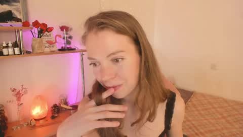 Snapshot of beautyeliise chatting on May 1, 2:10 pm Eliise online show from May 1, 2:10 pm