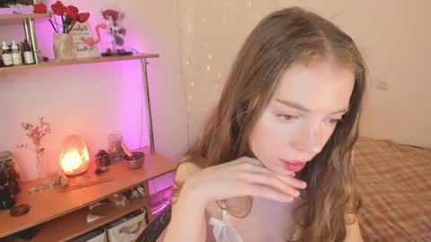 Snapshot of beautyeliise chatting on May 4, 8:10 am Eliise online show from May 4, 8:10 am