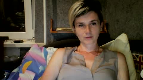 Snapshot of beautyksenia chatting on July 20, 7:27 pm BeautyKsenia online show from July 20, 7:27 pm