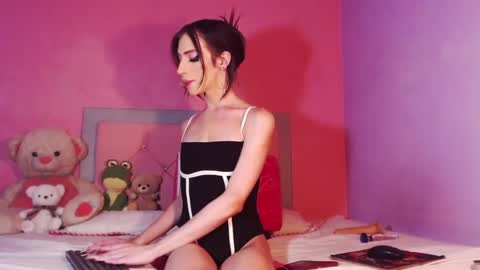 Snapshot of beautyqueen__ chatting on February 8, 2:15 am BeautyMaffe online show from February 8, 2:15 am