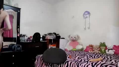 Snapshot of beautyqueen__ chatting on November 7, 2:22 am BeautyMaffe online show from November 7, 2:22 am