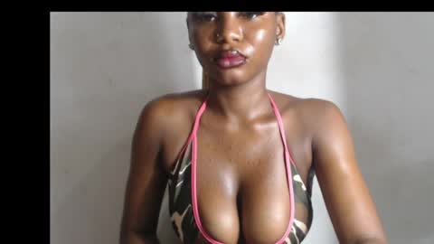 Snapshot of beautyslut1 chatting on April 19, 8:35 am beautyslut1 online show from April 19, 8:35 am