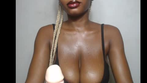 Snapshot of beautyslut1 chatting on May 1, 4:44 pm beautyslut1 online show from May 1, 4:44 pm
