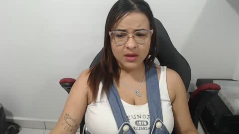 beautyykarol online show from May 1, 9:52 pm
