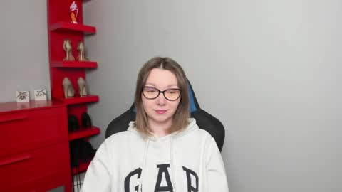 Zoe online show from April 1, 5:30 am