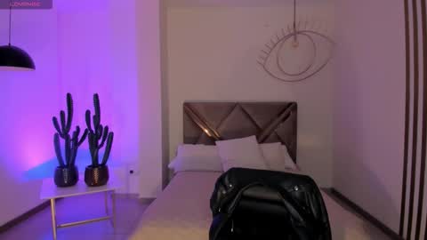 Am Becca online show from October 12, 5:34 pm