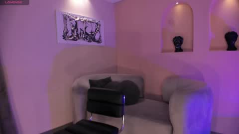 Am Becca online show from November 18, 6:34 pm