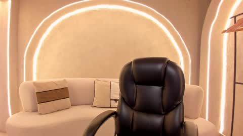 Am Becca online show from March 25, 2:34 pm