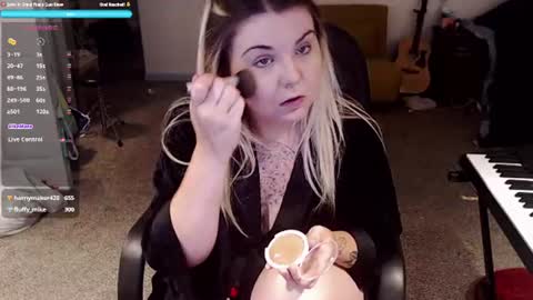 Snapshot of beccalubov chatting on June 25, 12:09 pm Becca Lubov online show from June 25, 12:09 pm