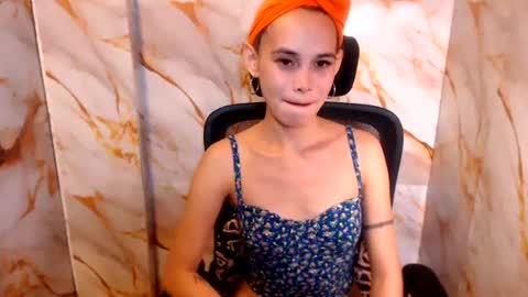 Snapshot of beccamiller22 chatting on August 6, 12:34 am becca online show from August 6, 12:34 am