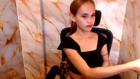 Snapshot of beccamiller22 chatting on August 7, 1:07 am becca online show from August 7, 1:07 am