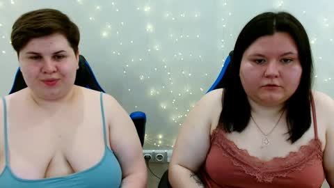 Snapshot of beckyandellen chatting on June 2, 9:11 am BeckyAndEllen online show from June 2, 9:11 am