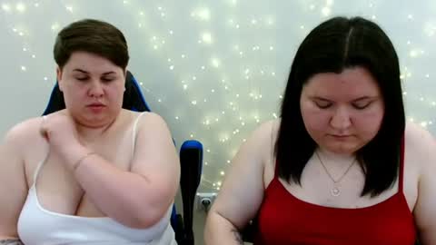 Snapshot of beckyandellen chatting on June 12, 10:36 am BeckyAndEllen online show from June 12, 10:36 am