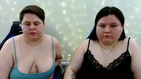 Snapshot of beckyandellen chatting on June 15, 8:22 pm BeckyAndEllen online show from June 15, 8:22 pm