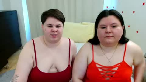 Snapshot of beckyandellen chatting on June 16, 11:02 am BeckyAndEllen online show from June 16, 11:02 am