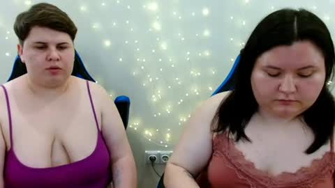 Snapshot of beckyandellen chatting on June 29, 10:15 am BeckyAndEllen online show from June 29, 10:15 am