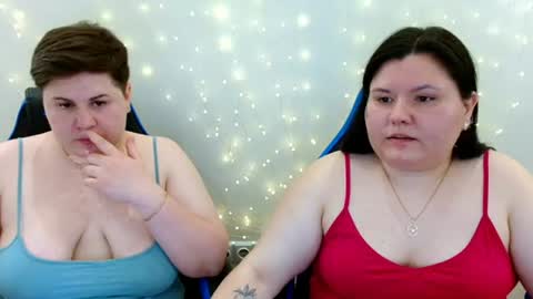 Snapshot of beckyandellen chatting on July 4, 9:26 am BeckyAndEllen online show from July 4, 9:26 am