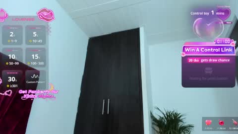 Snapshot of beckyrogue_44 chatting on May 5, 9:17 am beckyrogue_44 online show from May 5, 9:17 am