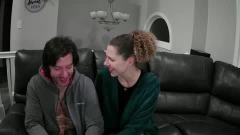 Bedroom king and queen online show from January 19, 2:57 am