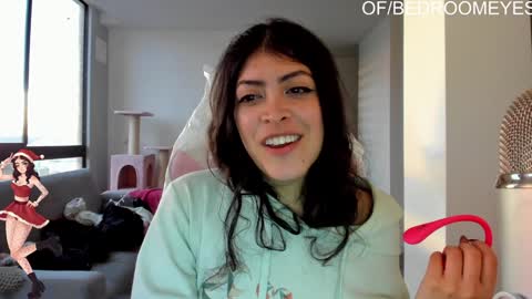 Snapshot of bedroomeyess chatting on December 18, 10:46 pm Amber UwU IM MOVING AND IS CRAZY ILL BE BACK VERY SOON 3 MISS YA ALREADY online show from December 18, 10:46 pm