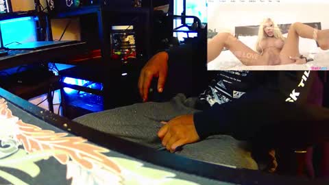 Snapshot of bedstuymonstercock90 chatting on October 19, 11:55 am hungnheavy online show from October 19, 11:55 am