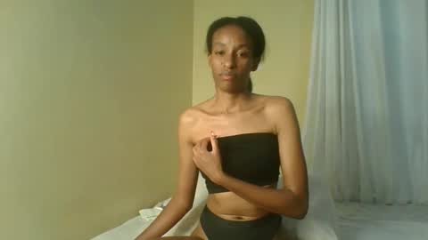 Snapshot of bee01hive chatting on January 4, 7:34 pm bee01hive online show from January 4, 7:34 pm