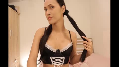 bee_thai online show from December 6, 8:18 pm