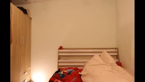 bee_thai online show from March 3, 3:31 pm