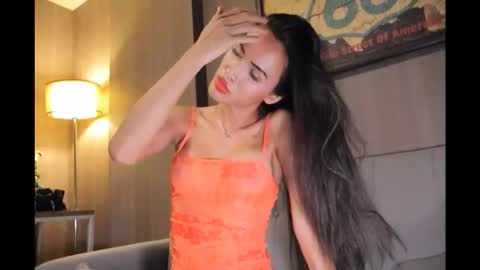 bee_thai online show from March 11, 9:32 pm