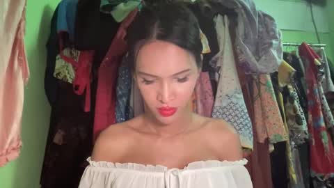 bee_thai online show from March 14, 8:47 pm