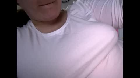 Snapshot of beeinmedeep chatting on October 27, 1:20 am beeinmedeep online show from October 27, 1:20 am