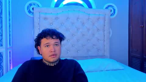 Snapshot of beele_and_evie chatting on February 28, 8:10 pm beele_and_evie online show from February 28, 8:10 pm