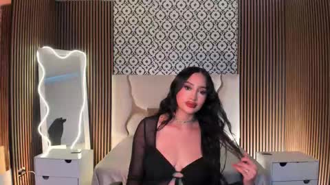 BELLA online show from March 28, 12:05 pm