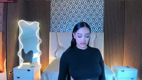 Snapshot of beella_tay1 chatting on April 24, 11:56 am BELLA online show from April 24, 11:56 am
