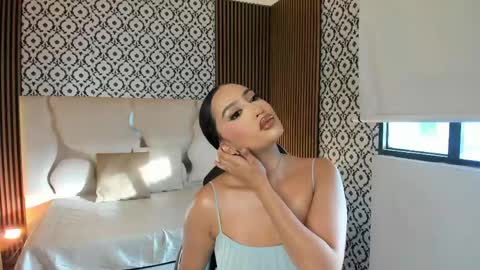 Snapshot of beella_tay1 chatting on May 1, 11:37 am BELLA online show from May 1, 11:37 am