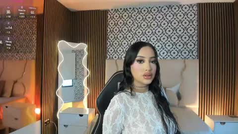 Snapshot of beella_tay1 chatting on May 6, 11:37 am BELLA online show from May 6, 11:37 am