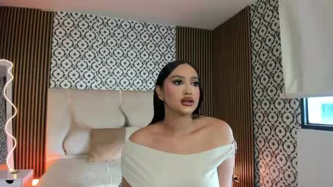Snapshot of beella_tay1 chatting on May 22, 12:00 pm BELLA online show from May 22, 12:00 pm