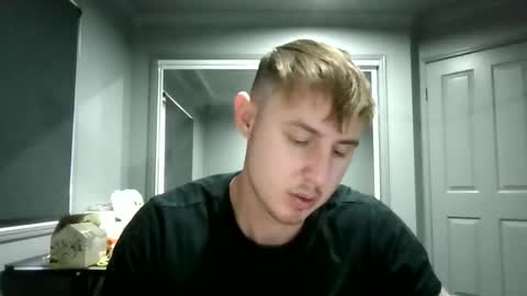 Snapshot of beelzebubxo chatting on November 12, 1:39 am beelzebubxo online show from November 12, 1:39 am