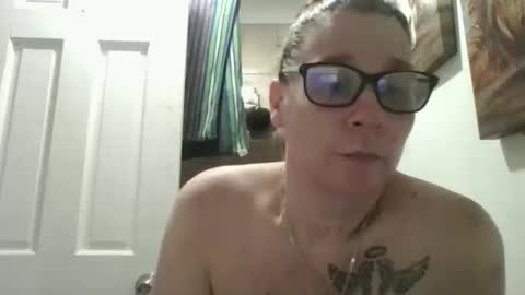 Snapshot of beesmithfield chatting on April 29, 4:27 am beesmithfield online show from April 29, 4:27 am